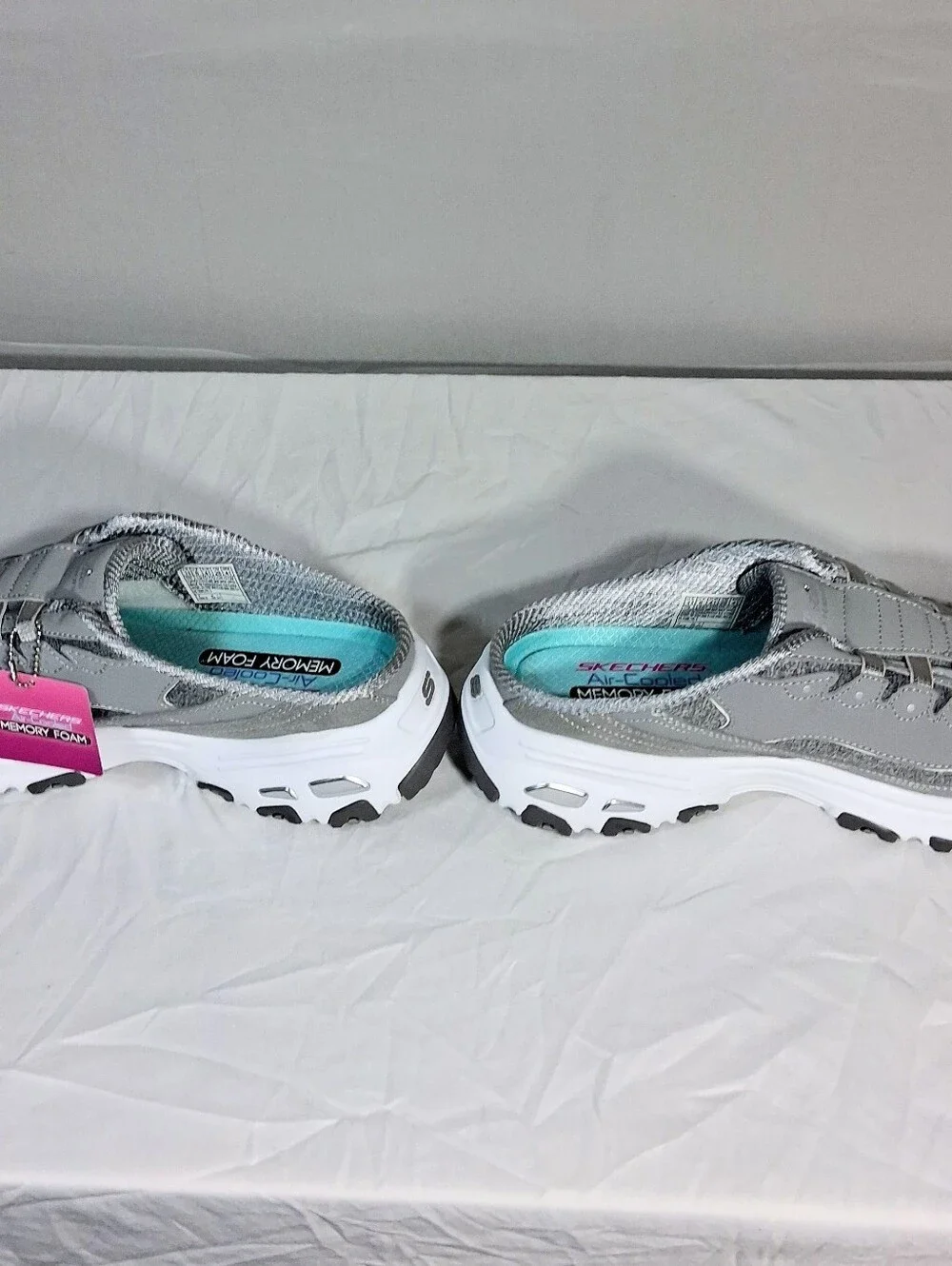 Women's Sporty Grey & White Skechers Size 11 D'Lites NWT Air Cooled Memory Foam
